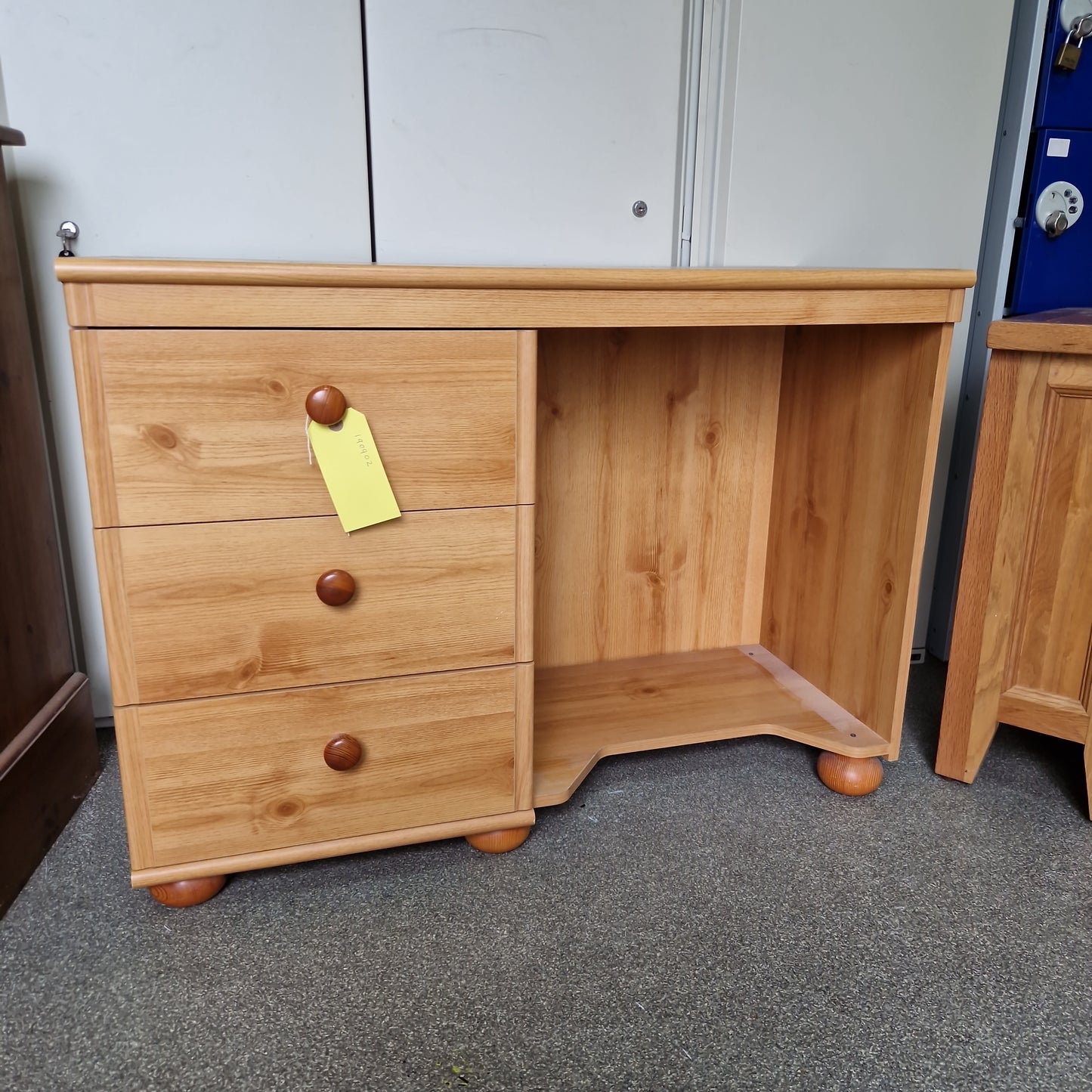 Small wooden desk (190902)