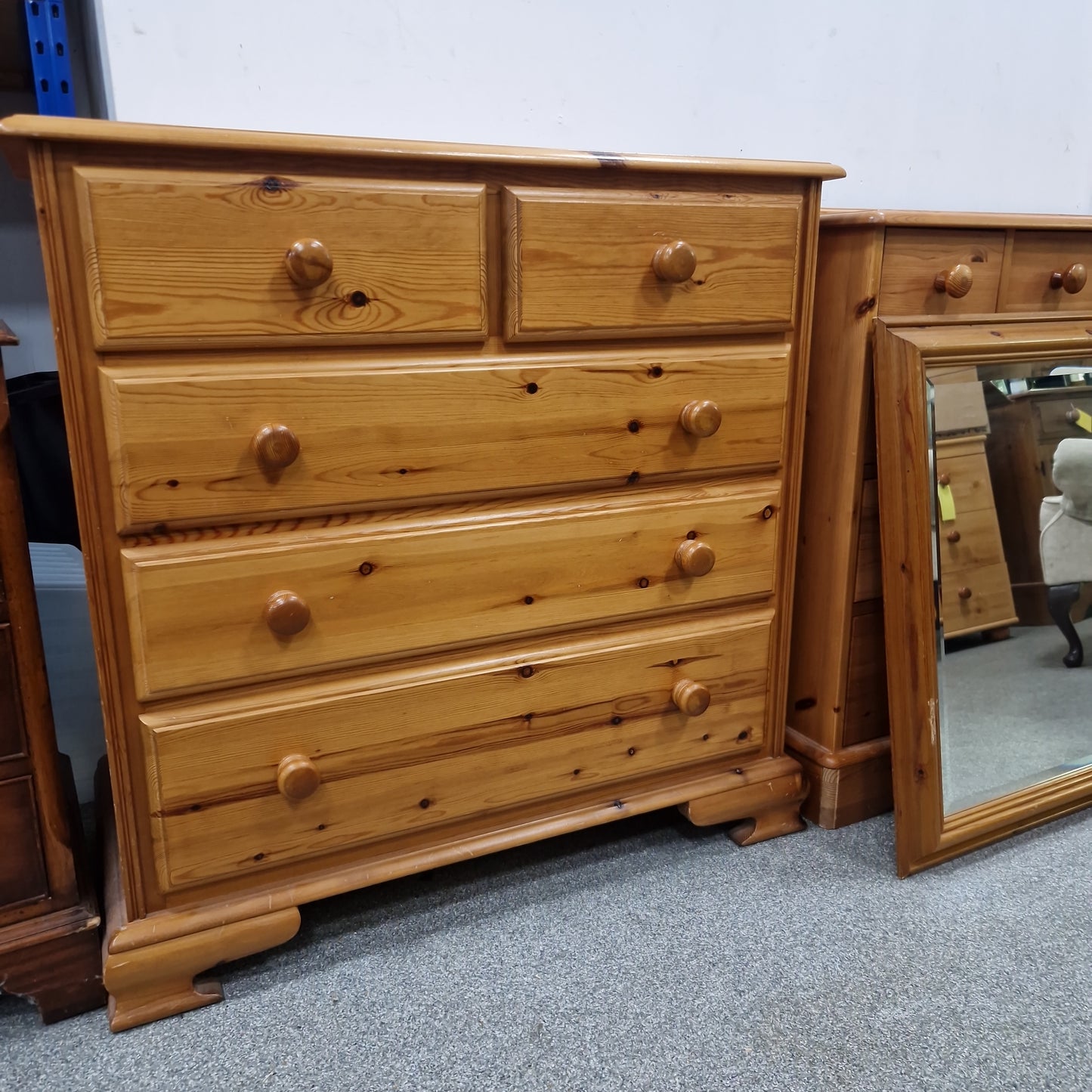 Pine chest of drawers (190906)