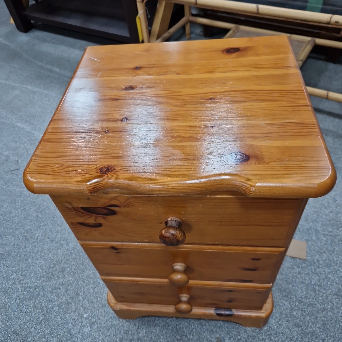 Pine bedside table (190914)