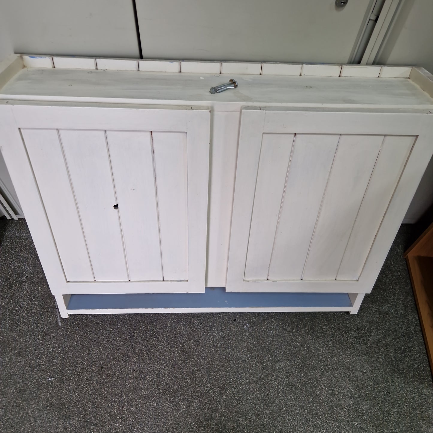 Painted wall cabinet (190929)