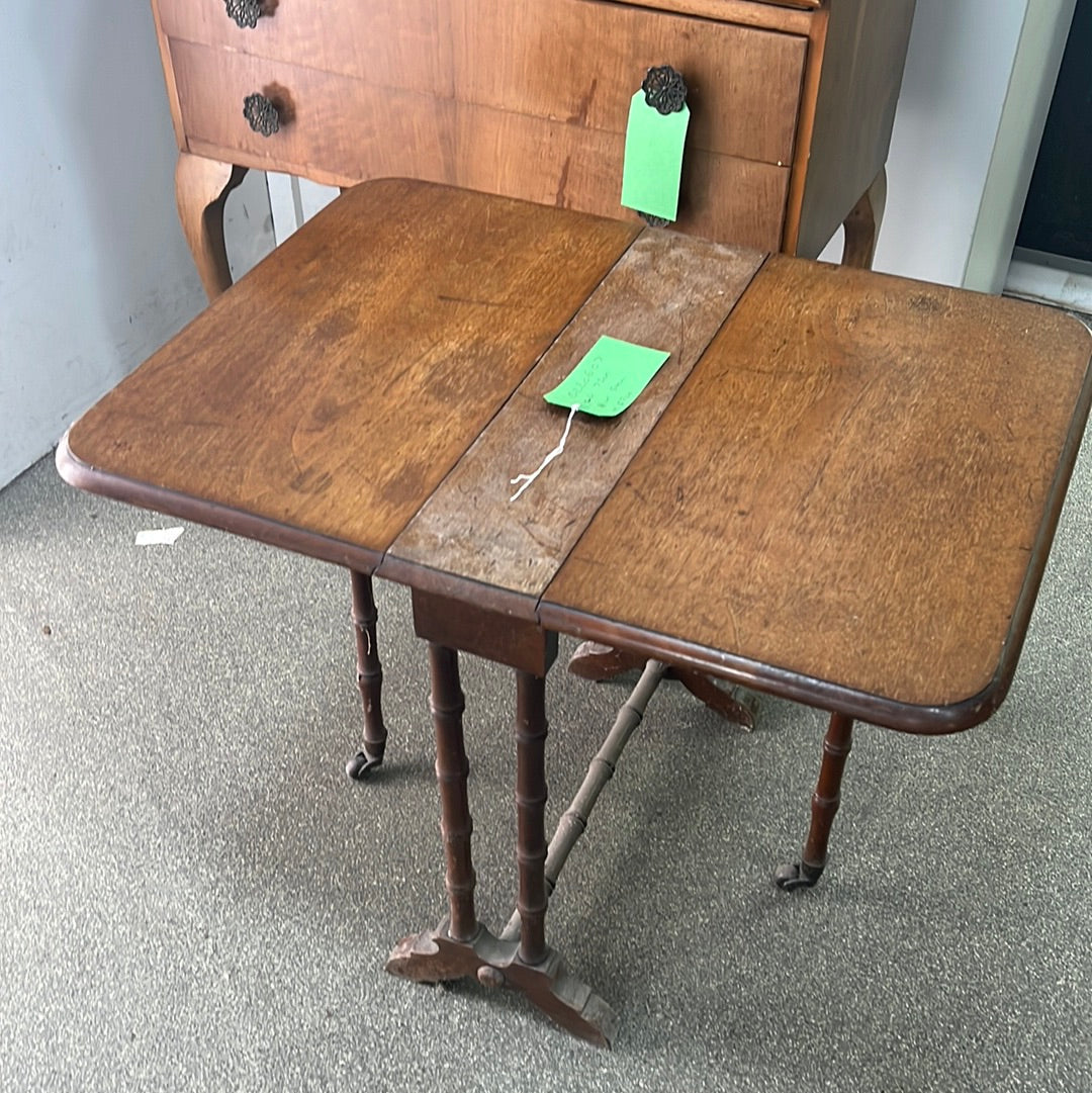 Small Drop leaf side table (0220607)
