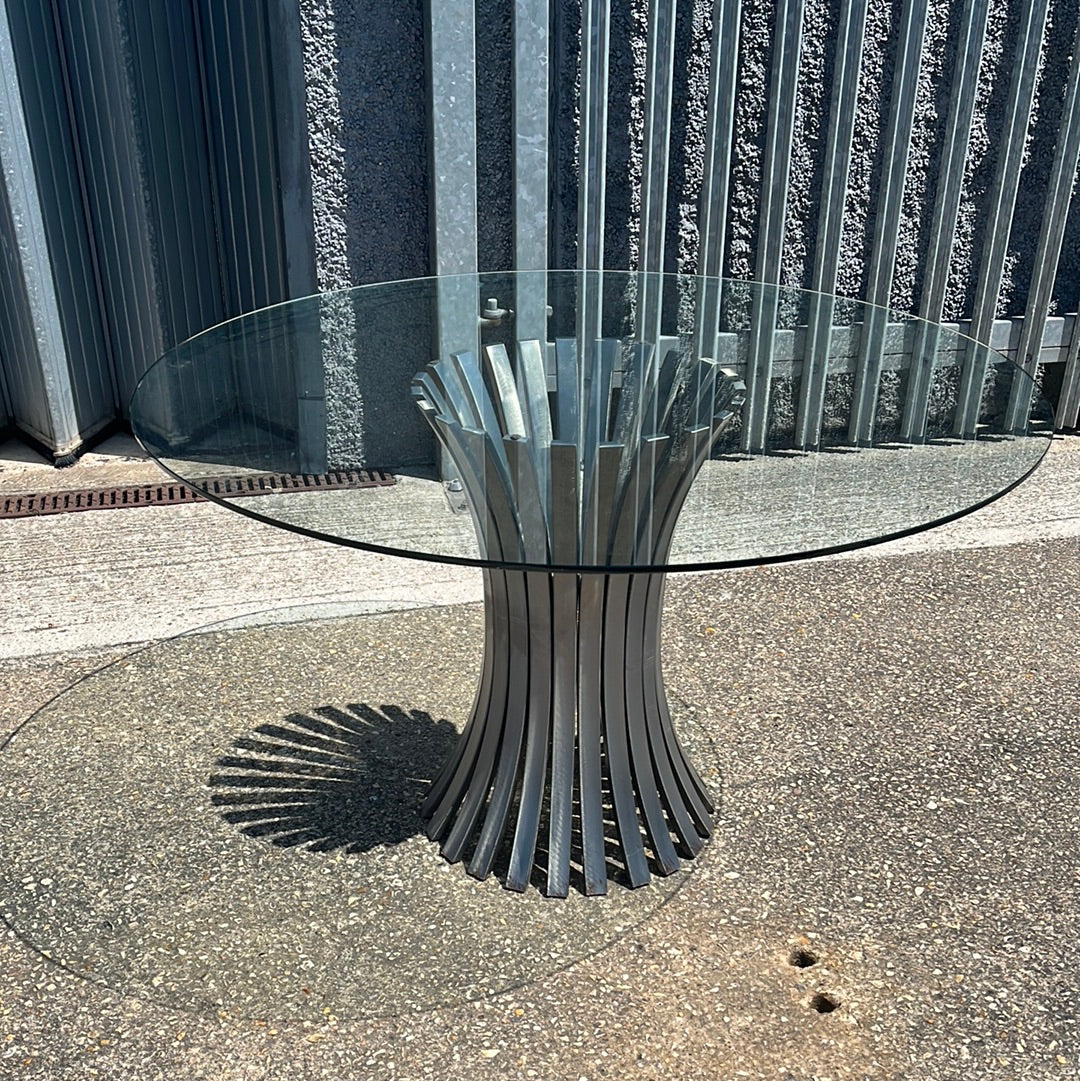 Large Glass Circle Table (070701)