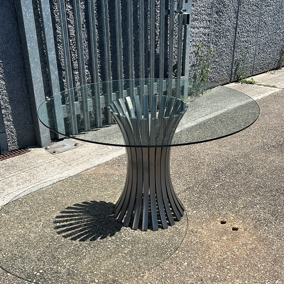 Large Glass Circle Table (070701)