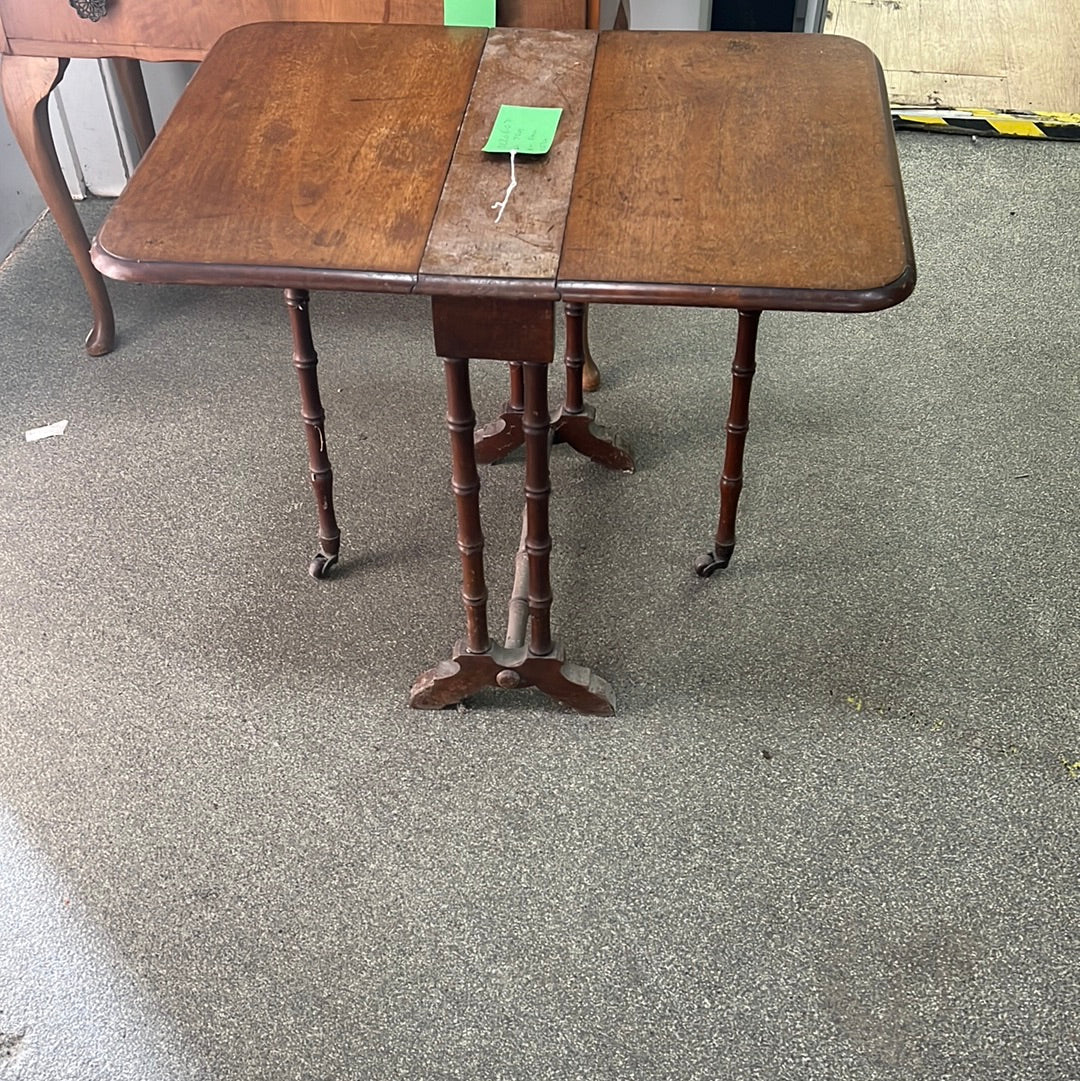 Small Drop leaf side table (0220607)