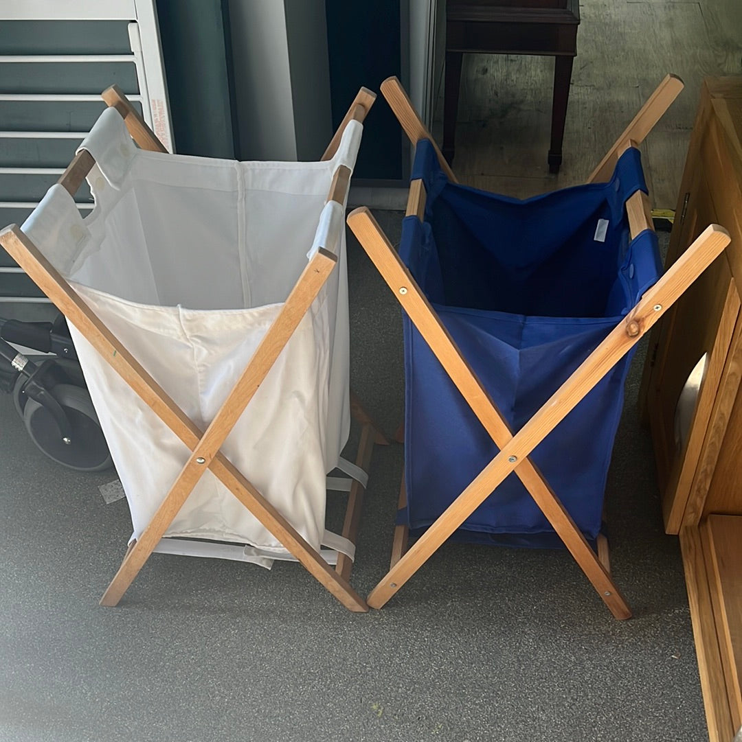 Whites / Colours separate washing baskets (Online Sales Room)(070609)