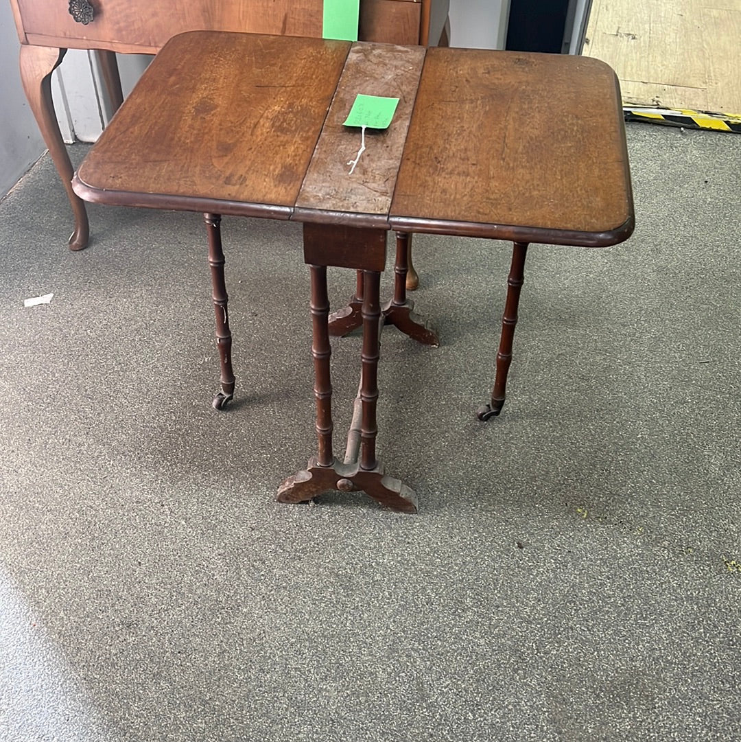 Small Drop leaf side table (0220607)
