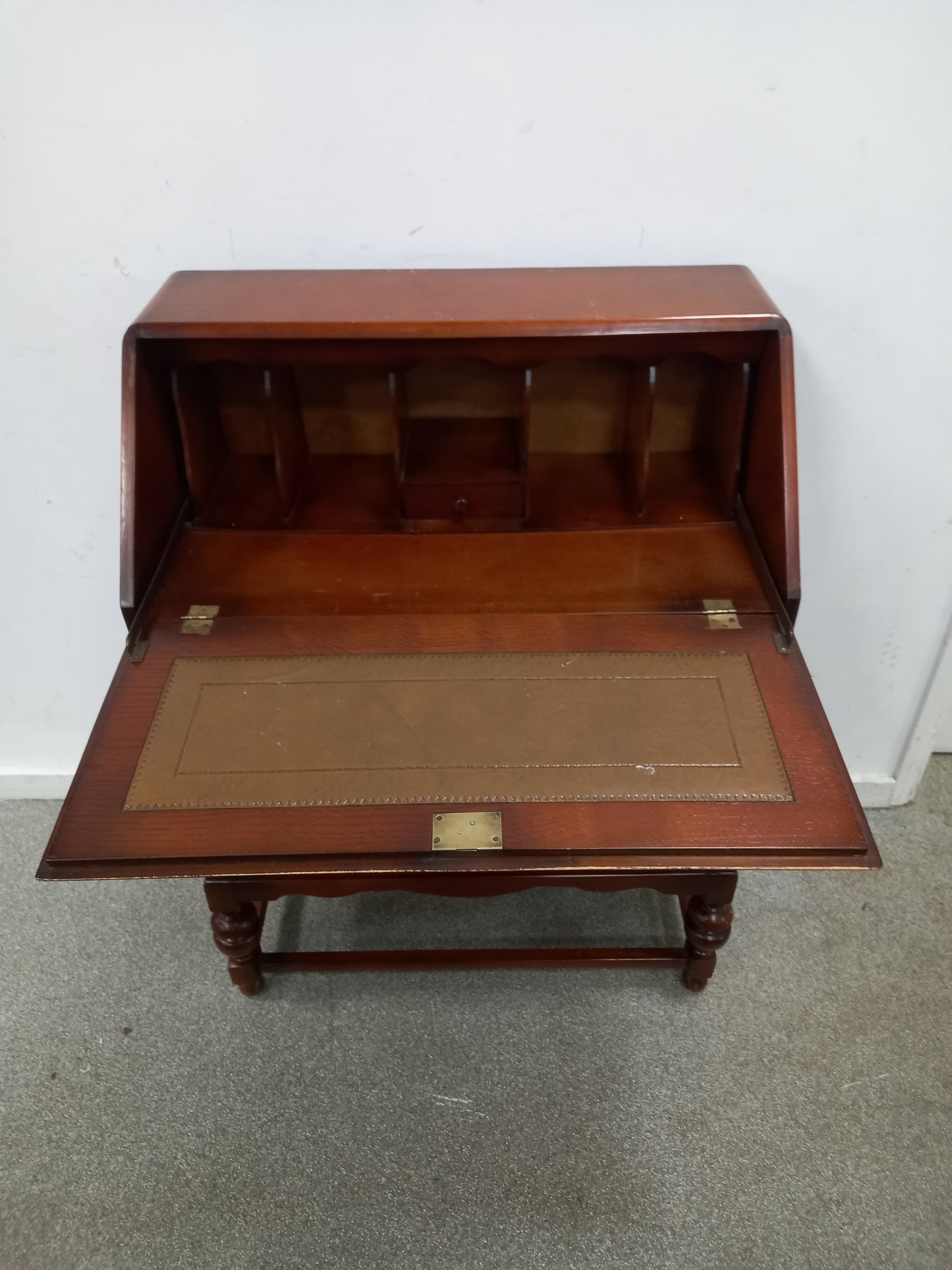Bureau Desk (200504)