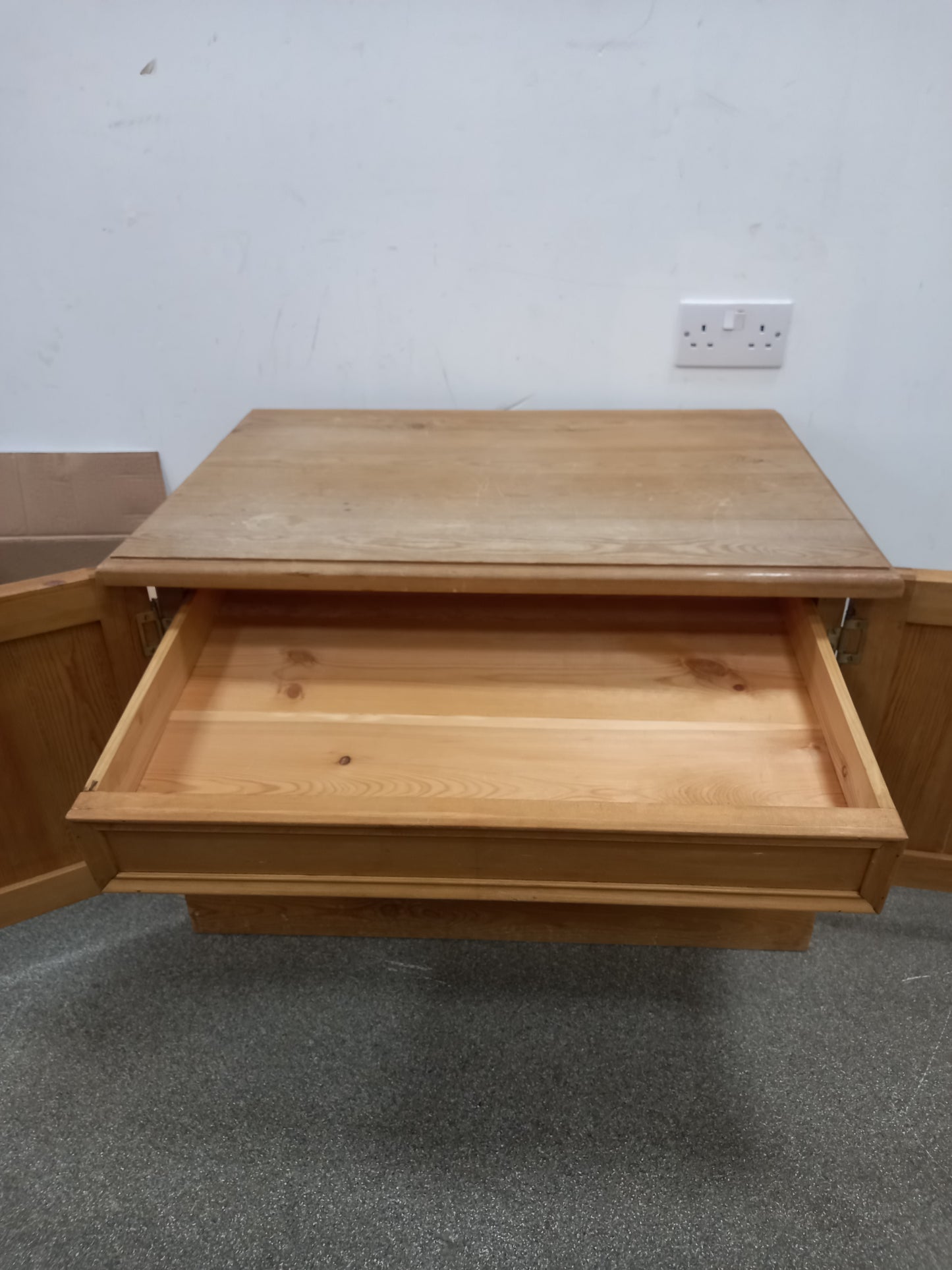 Cabinet (040401)