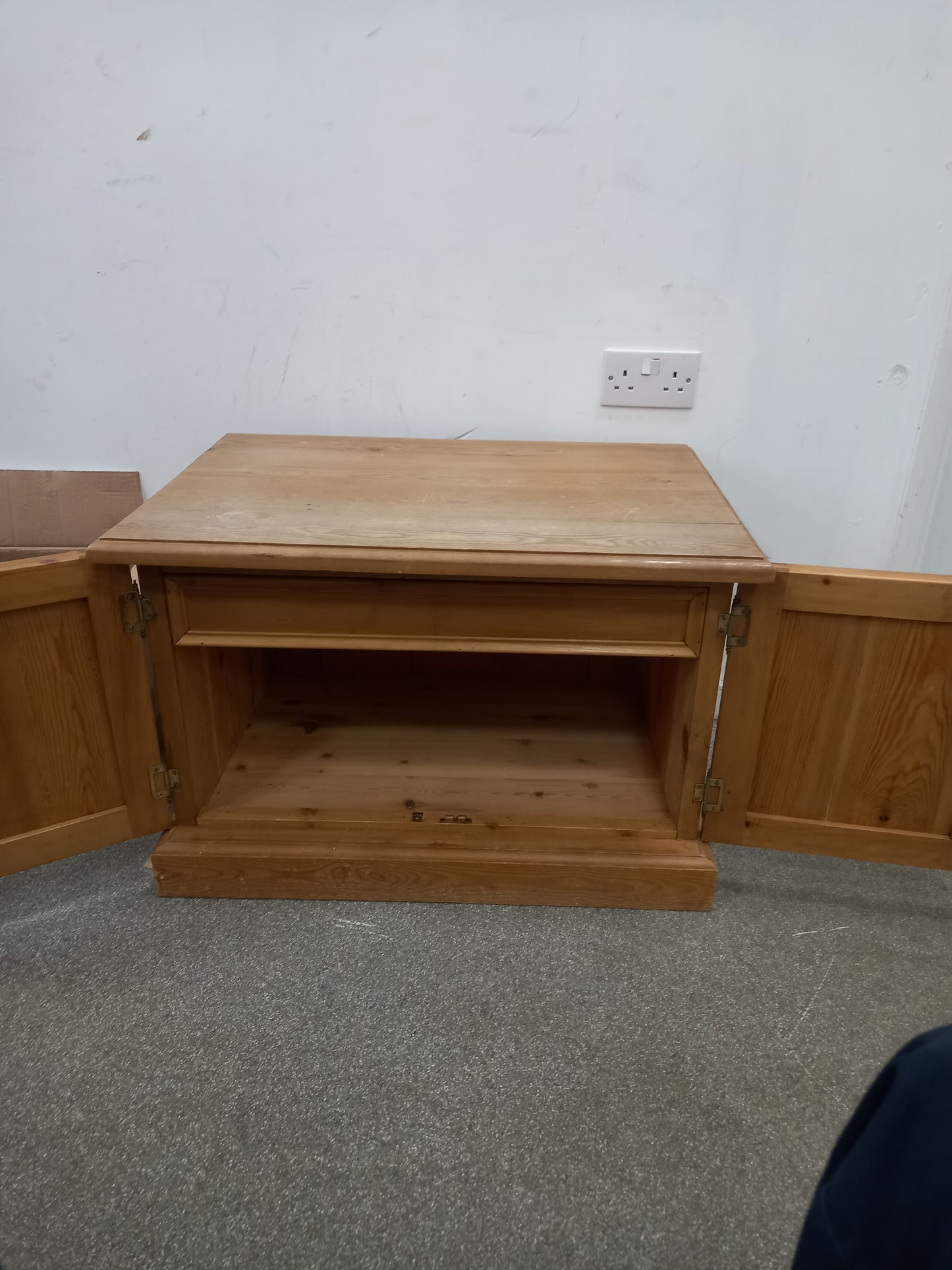 Cabinet (040401)