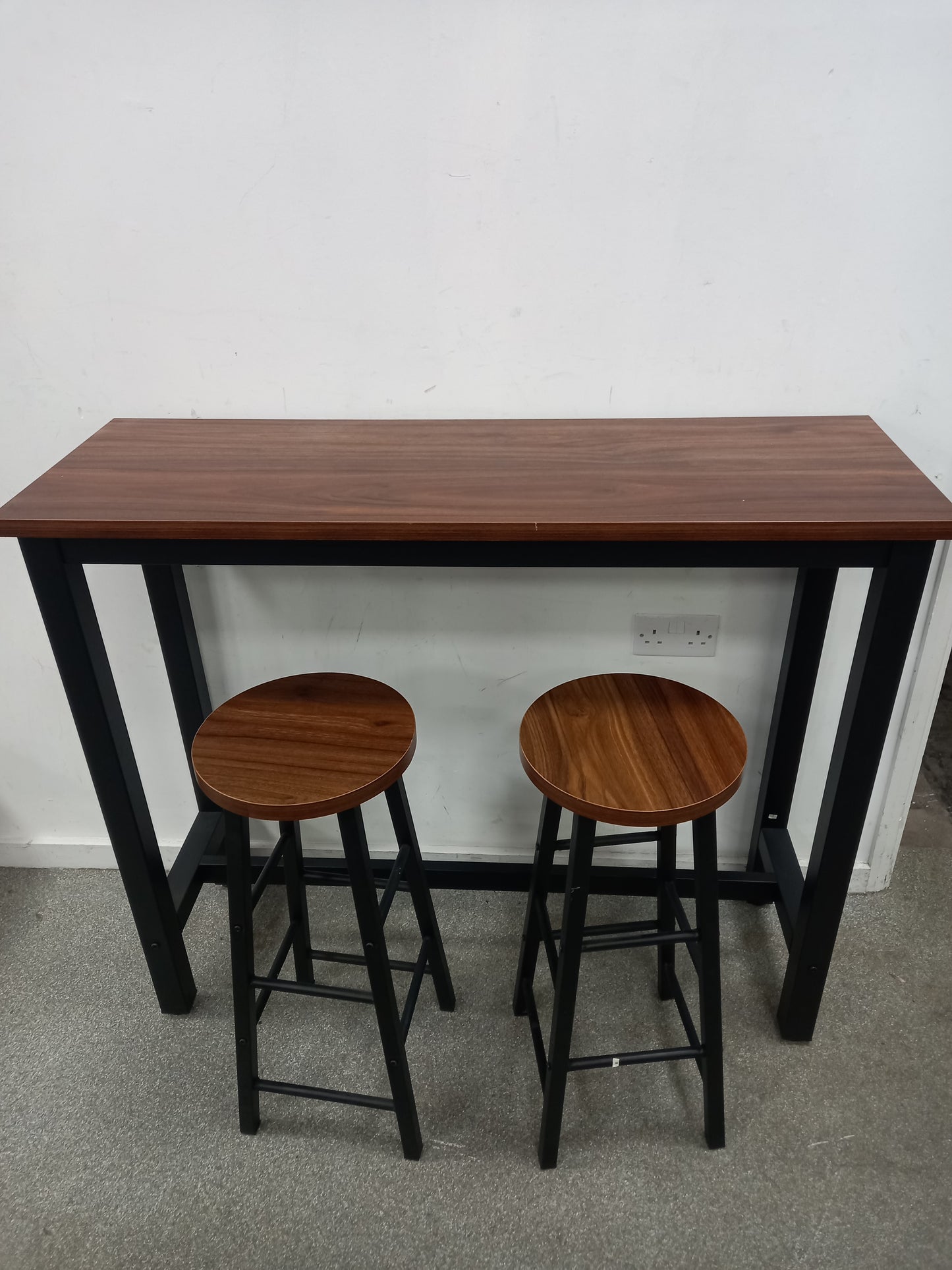 Bar Stool's And Bar Table (110401)
