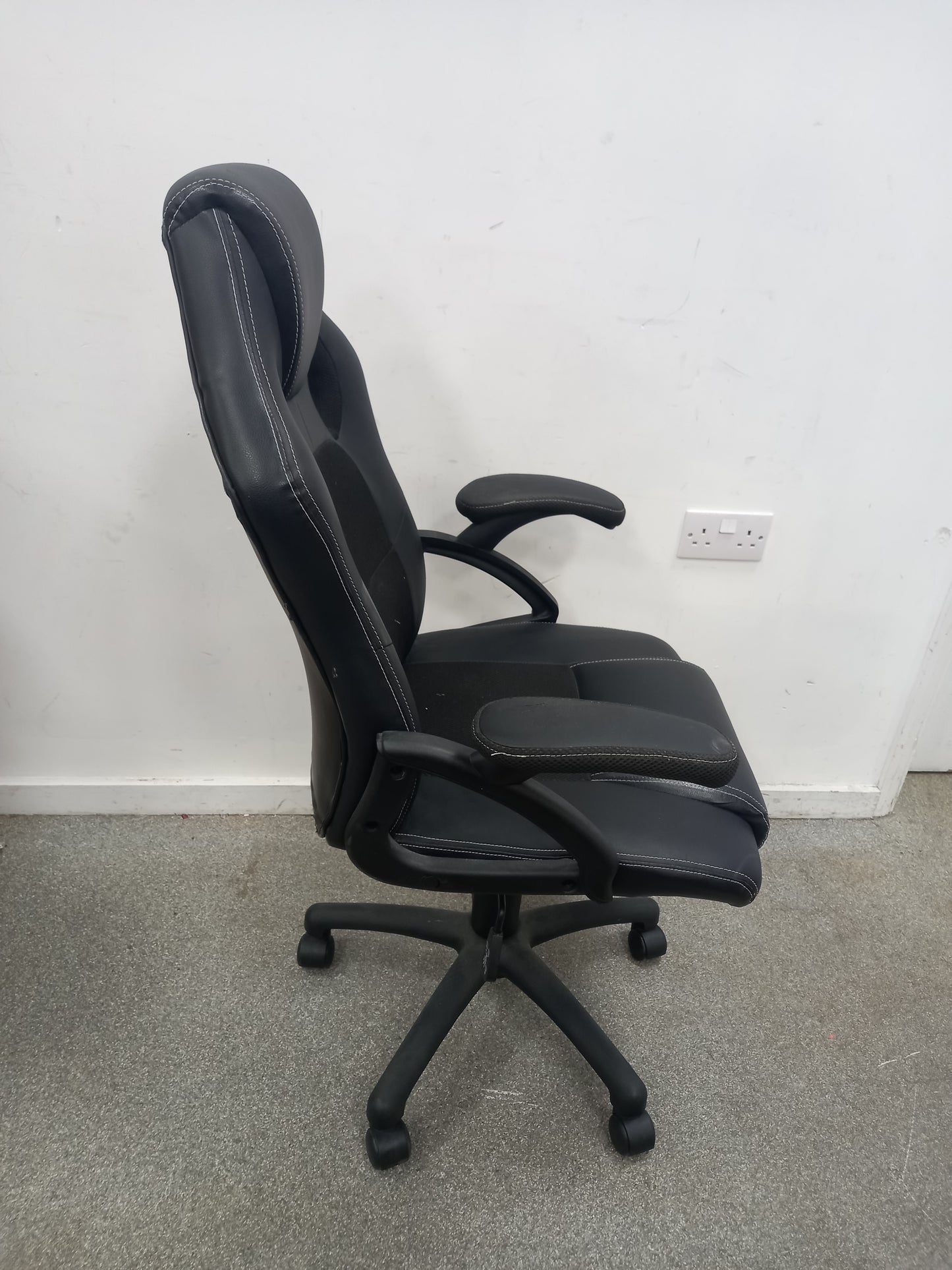 Office chair (020402)