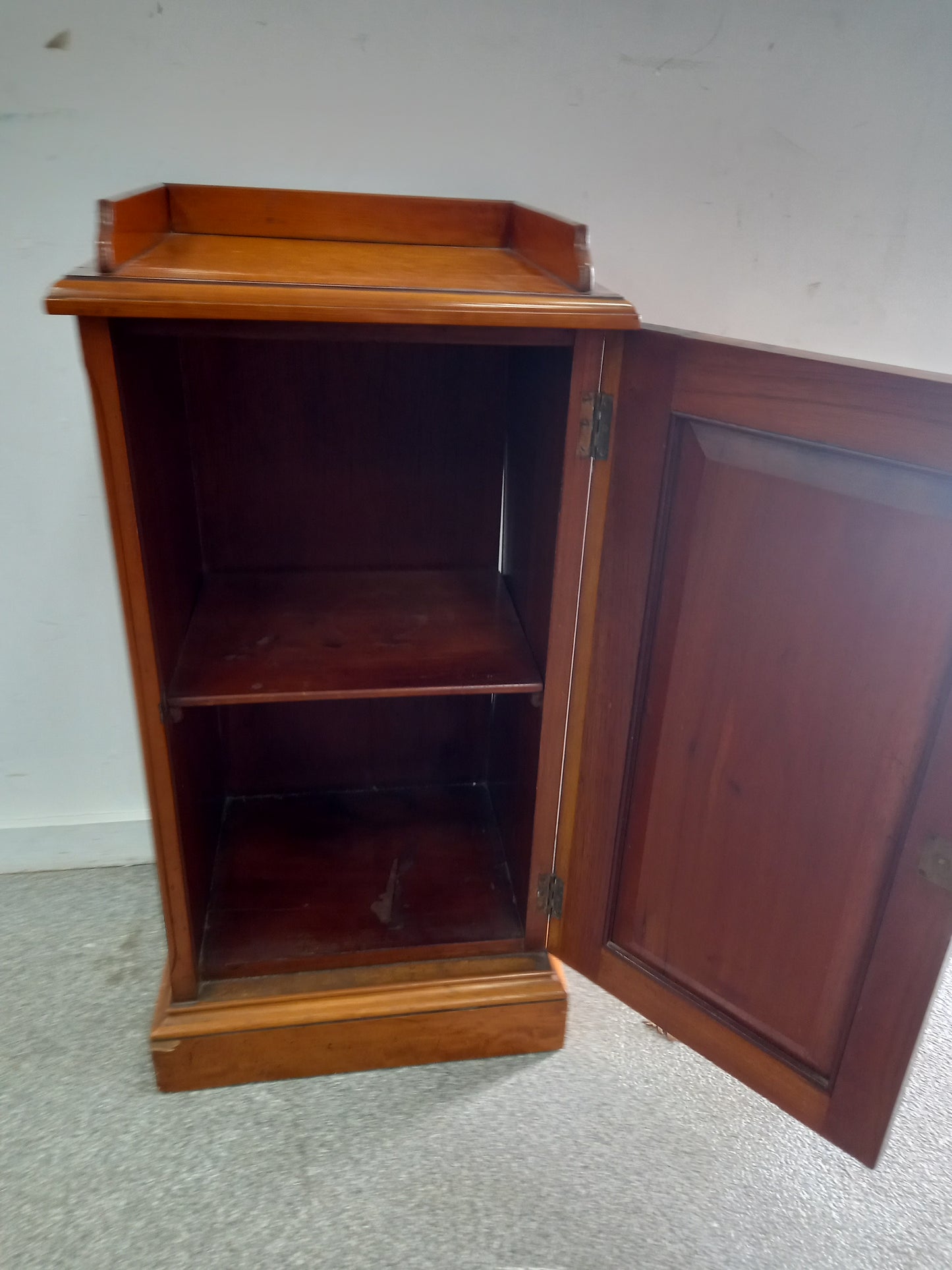 Liquor Cabinet (160405)