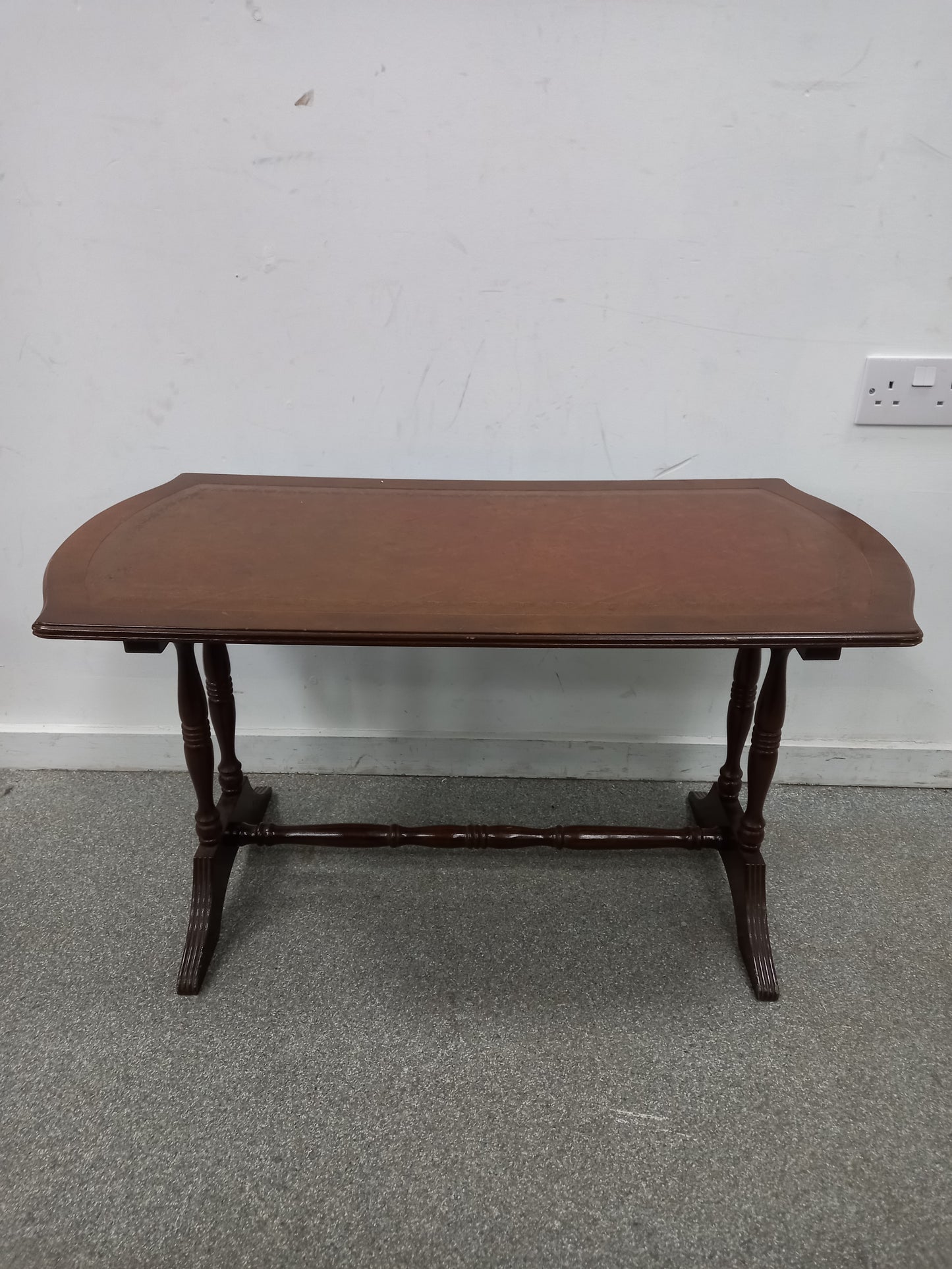 Leathertop Coffee Table (110404)
