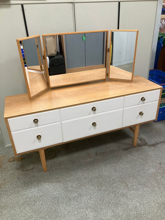 Dressing Table with Vanity Mirrors by Meredew (291005)