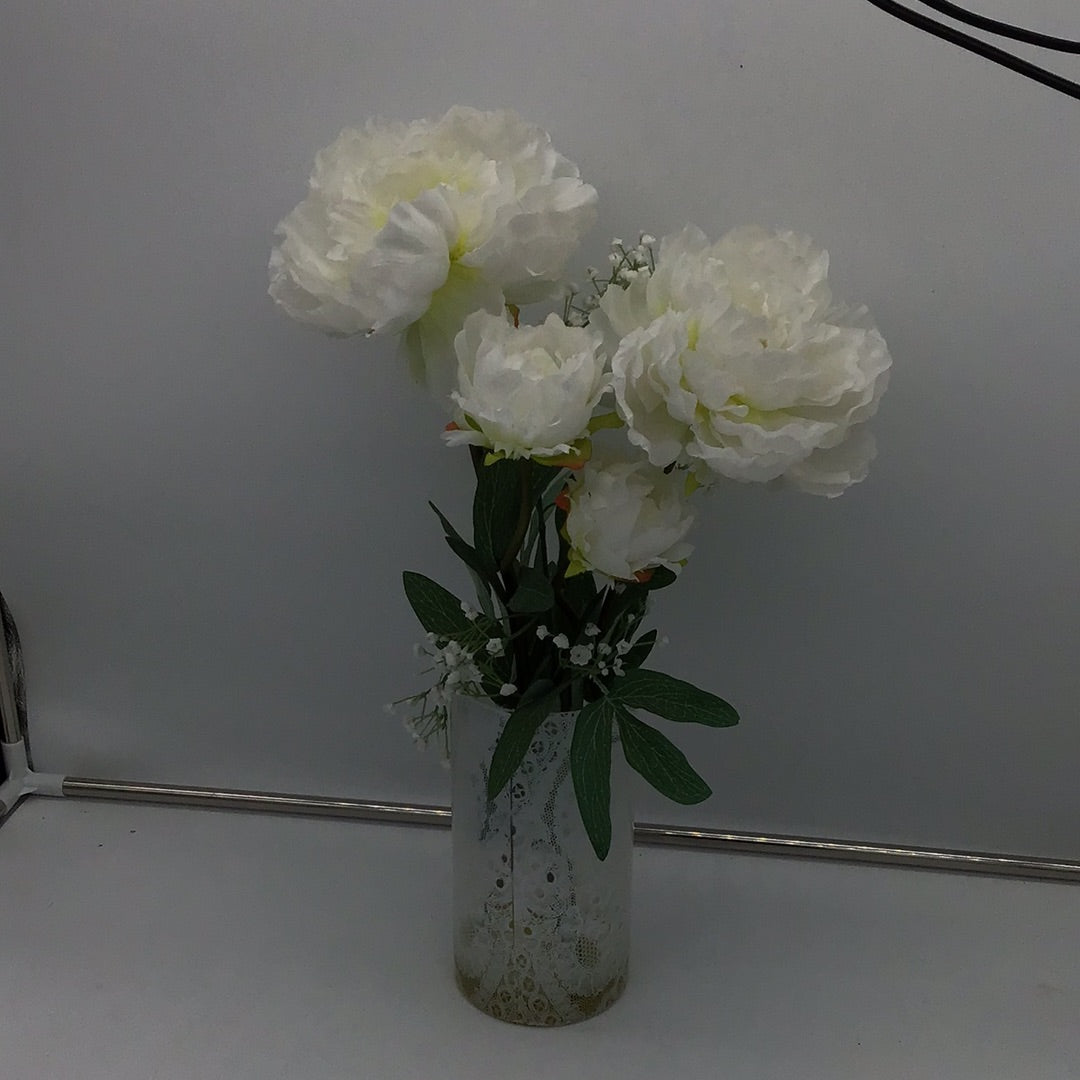 Vase and artificial white flowers (W)