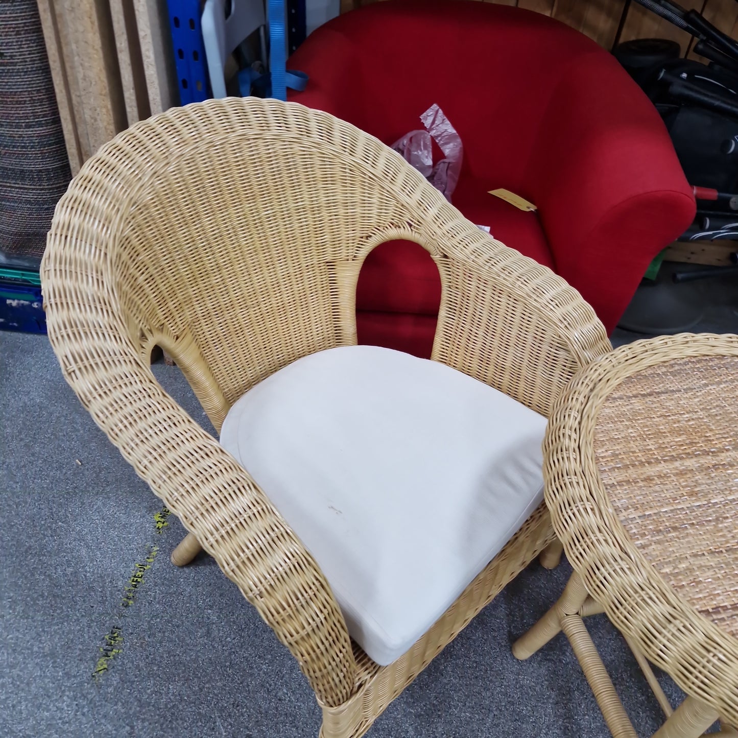 Wicker chairs and table (190926)