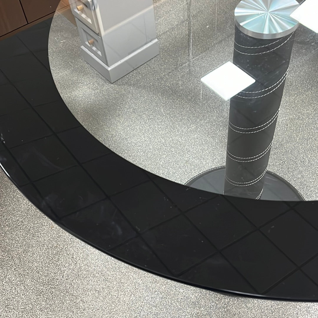 Glass Dining Table (0250409)