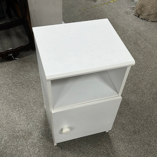 Small white bedside table (020508)