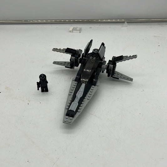 Star Wars Fighter ship 1 Figurines ( ONLINE SALES ROOM SHELF 3)