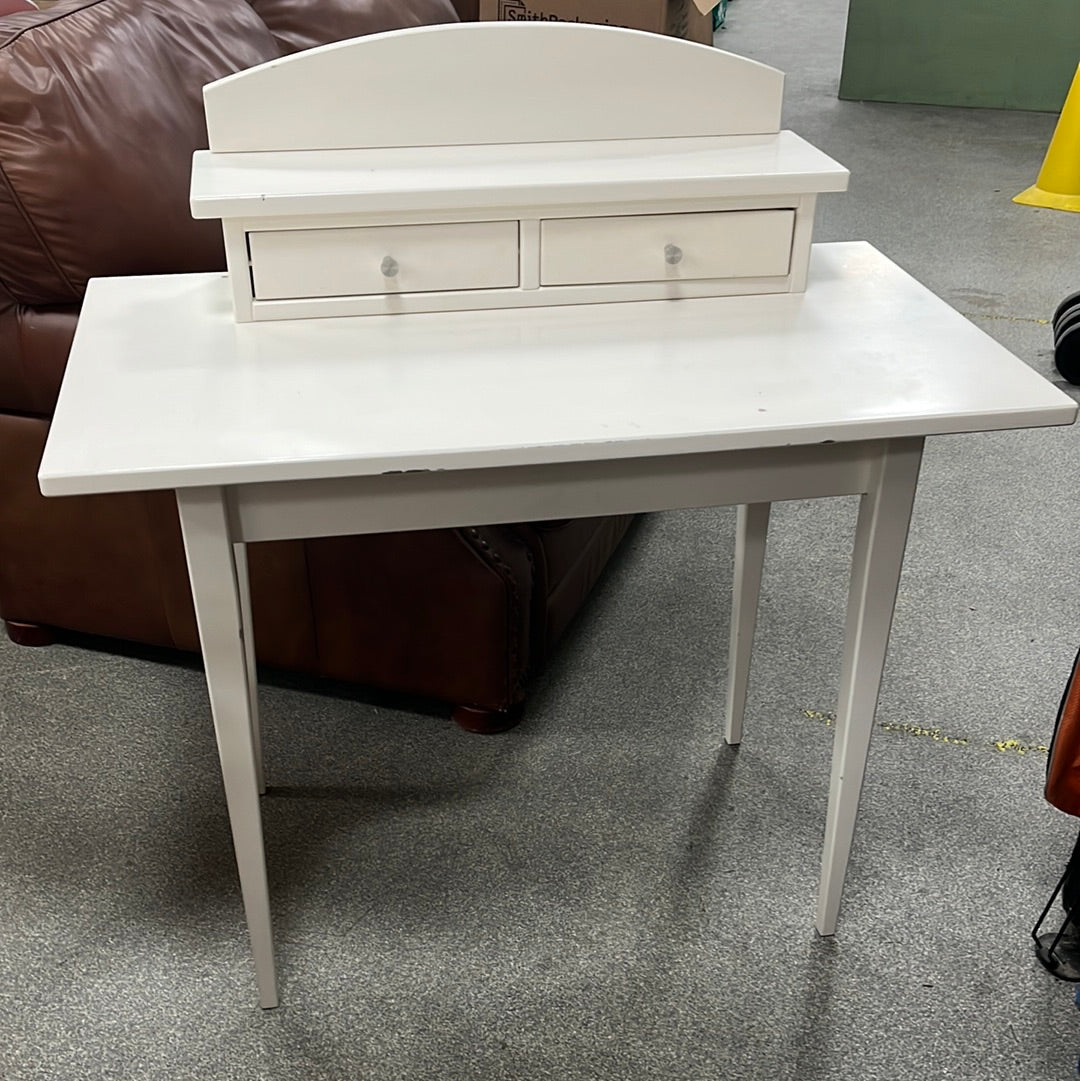 (SITE B ) Desk with matching mirror (01501105)