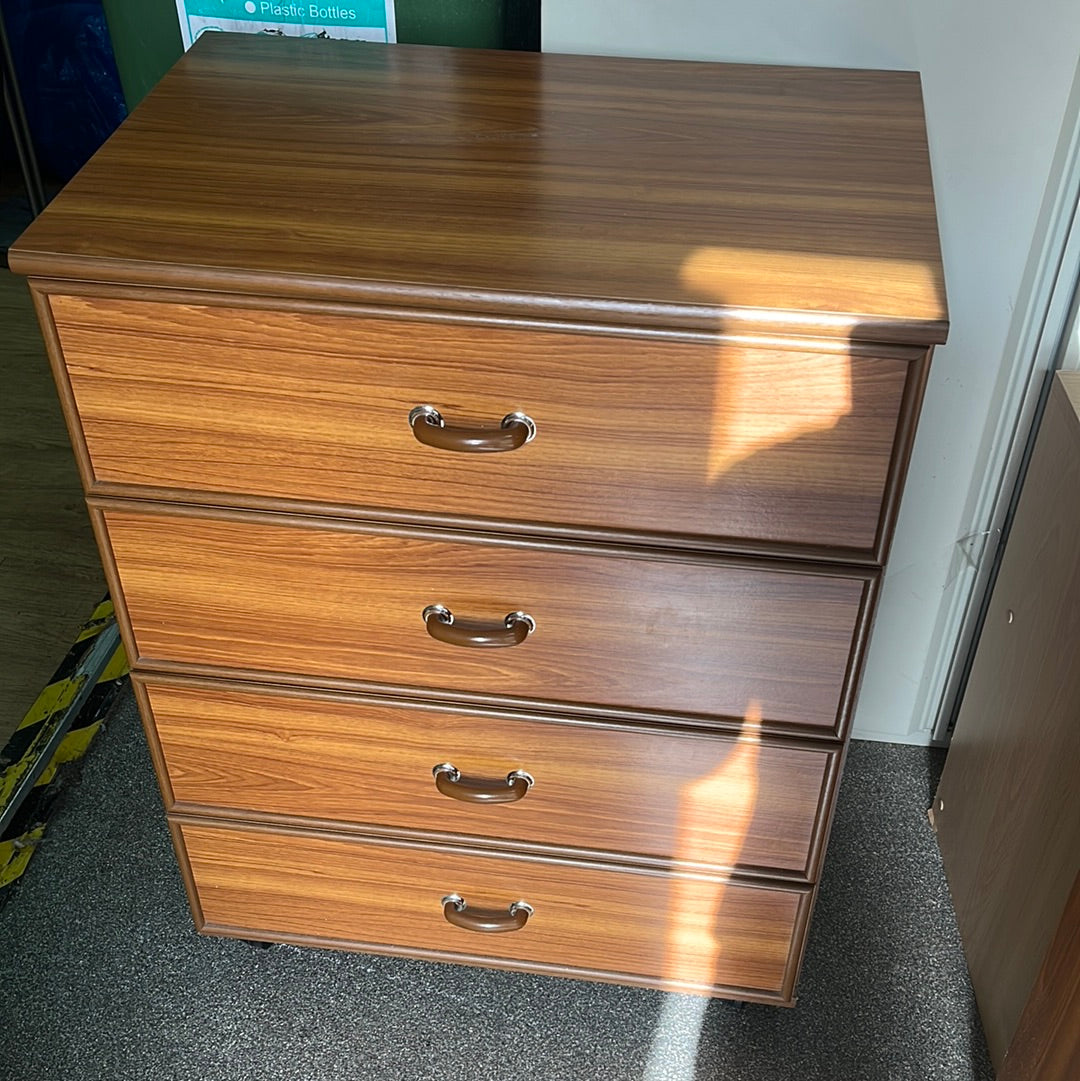 Chest of drawers (060904)