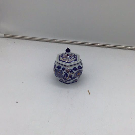 China Pot with lid (S)