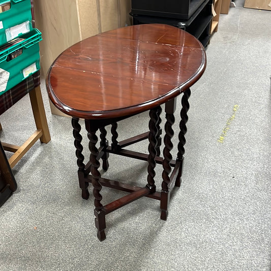 Small drop leaf table (0160401)