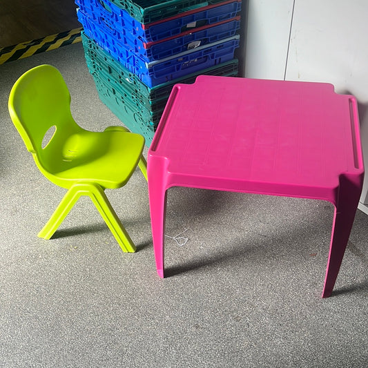 Children’s Play Table and chair (0705013)
