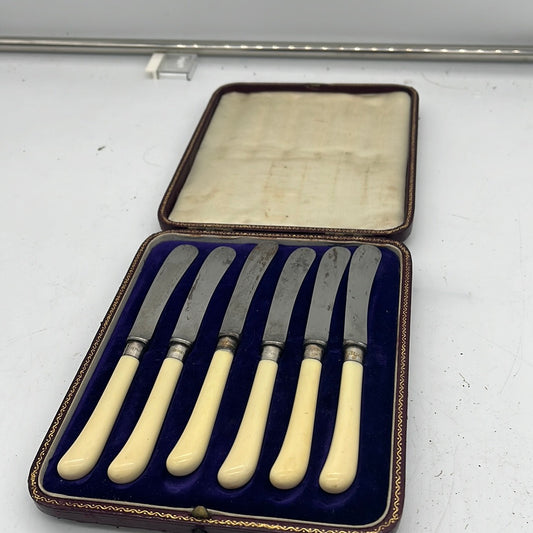 Vintage butter knives (F)