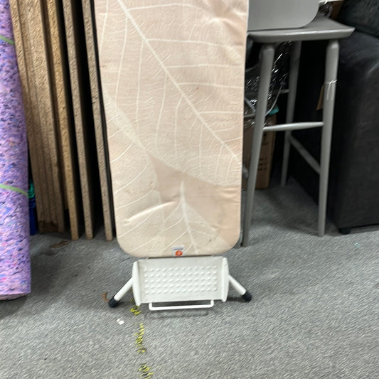 Ironing board (ONLINE SALES ROOM)(0150407)