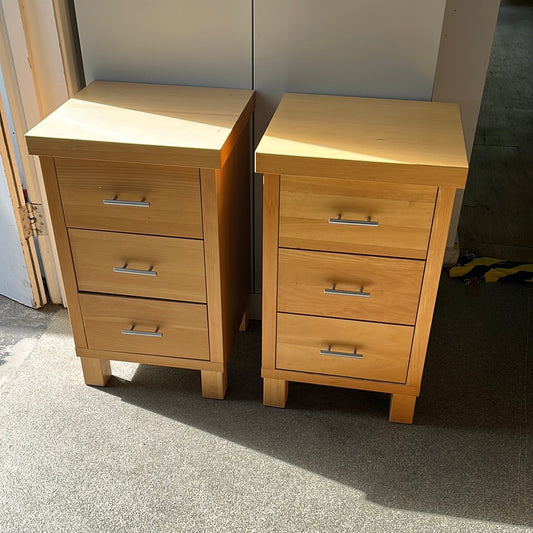 2 x bedside tables (0160501)