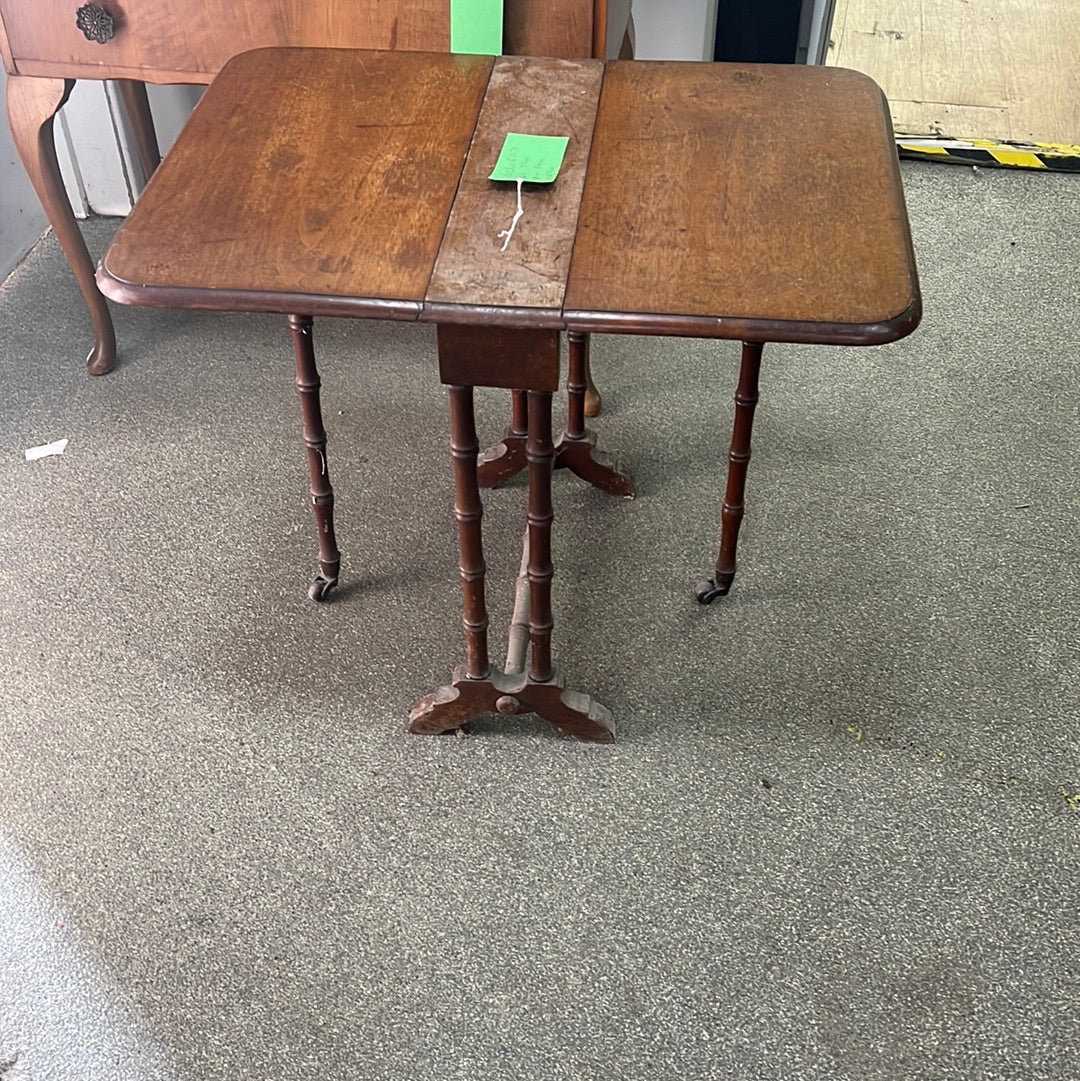 Small Drop leaf side table (0220607)