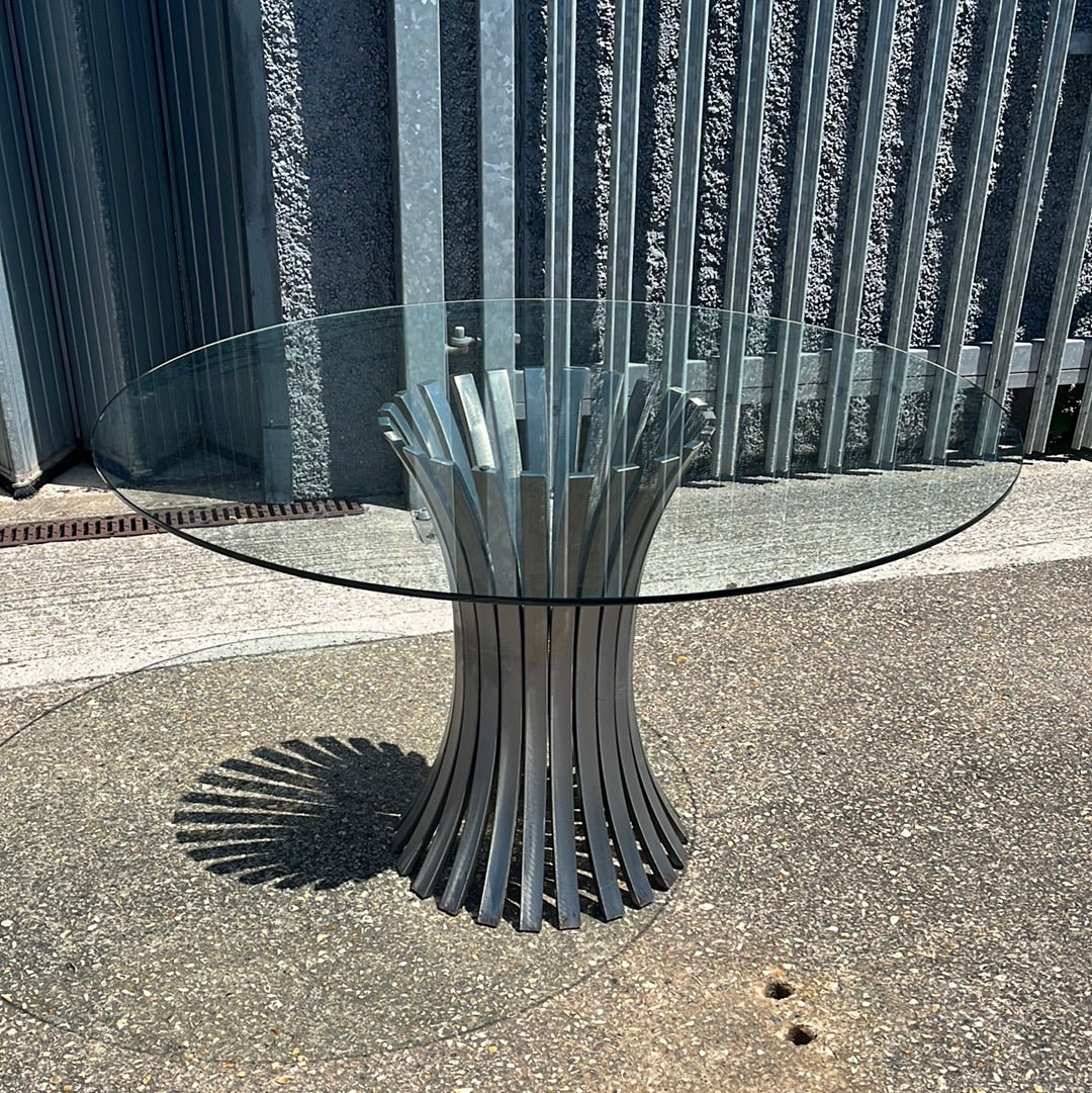 Large Glass Circle Table (070701)