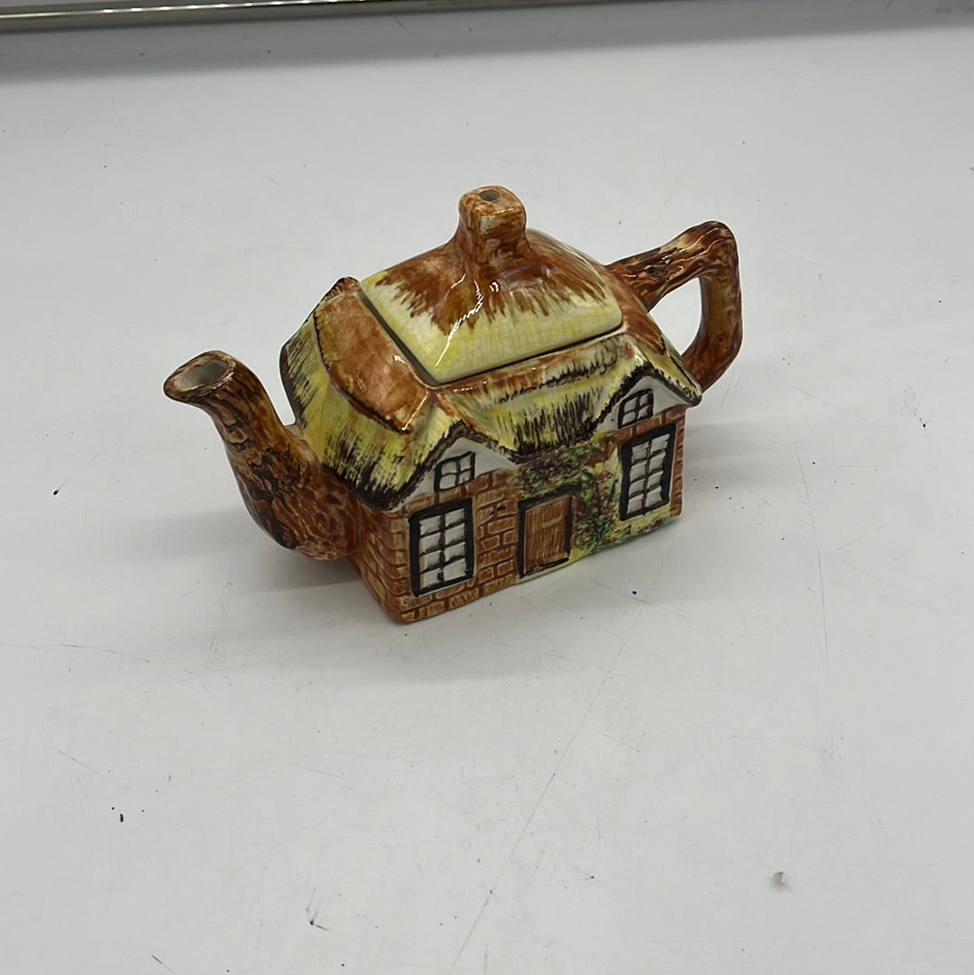 Cottage Tea Pot with Sugar Pot  (V)