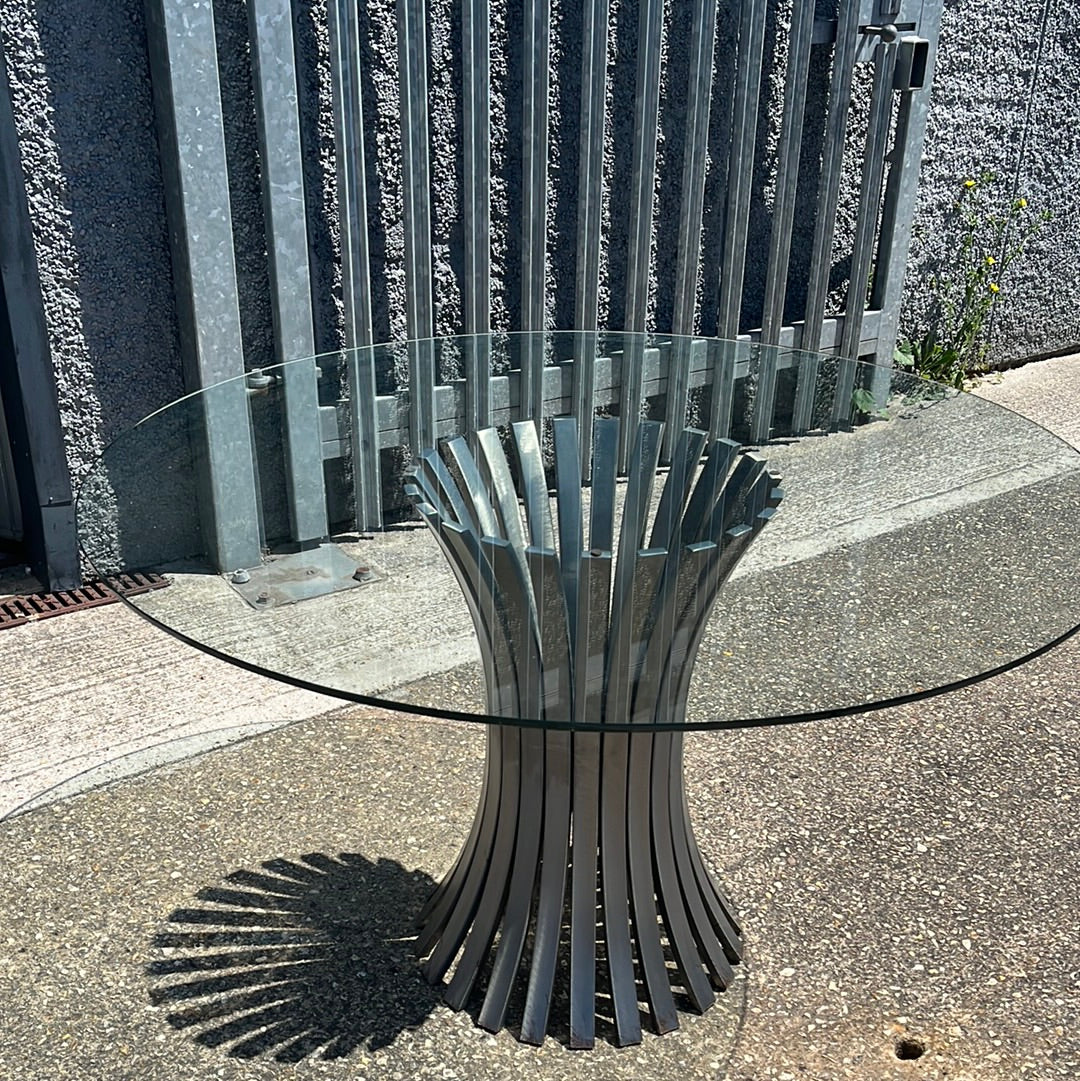 Large Glass Circle Table (070701)