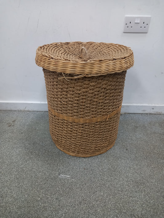 Wicker basket (081101) (site B)