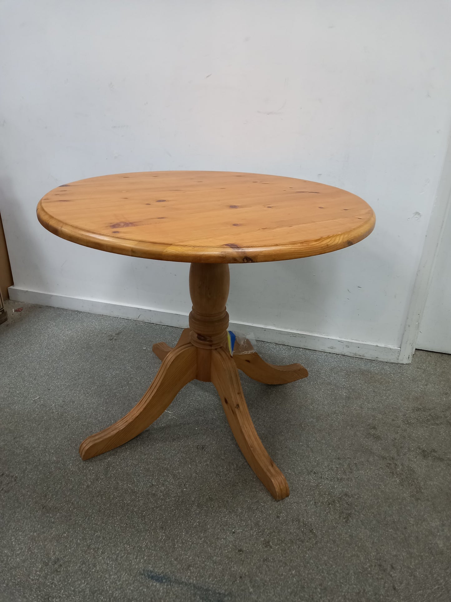 Round Pine Table (210201)