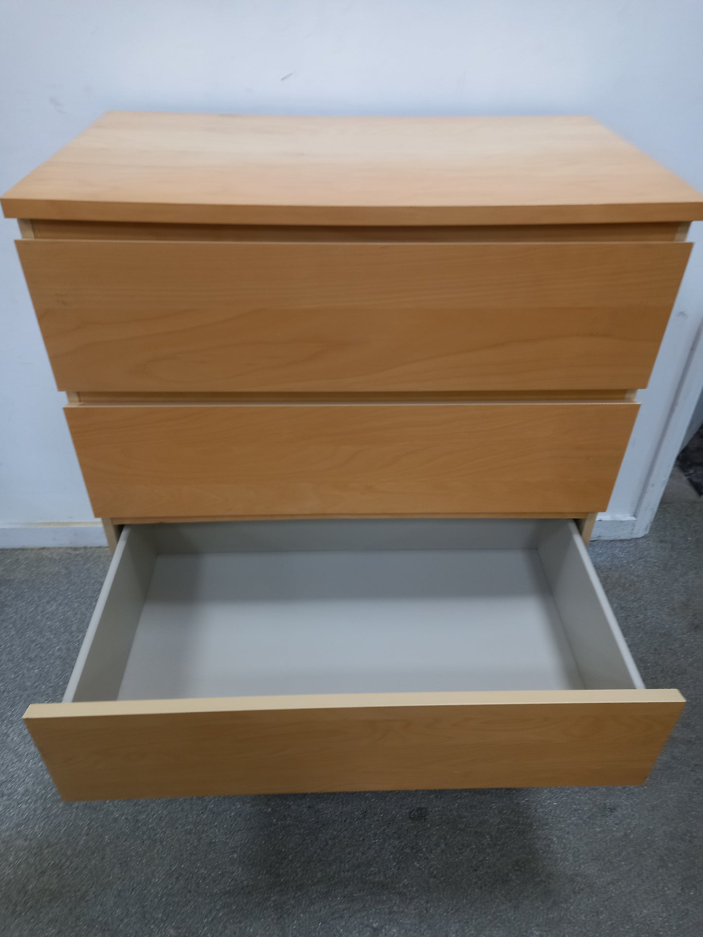 Chest of drawers (200201)