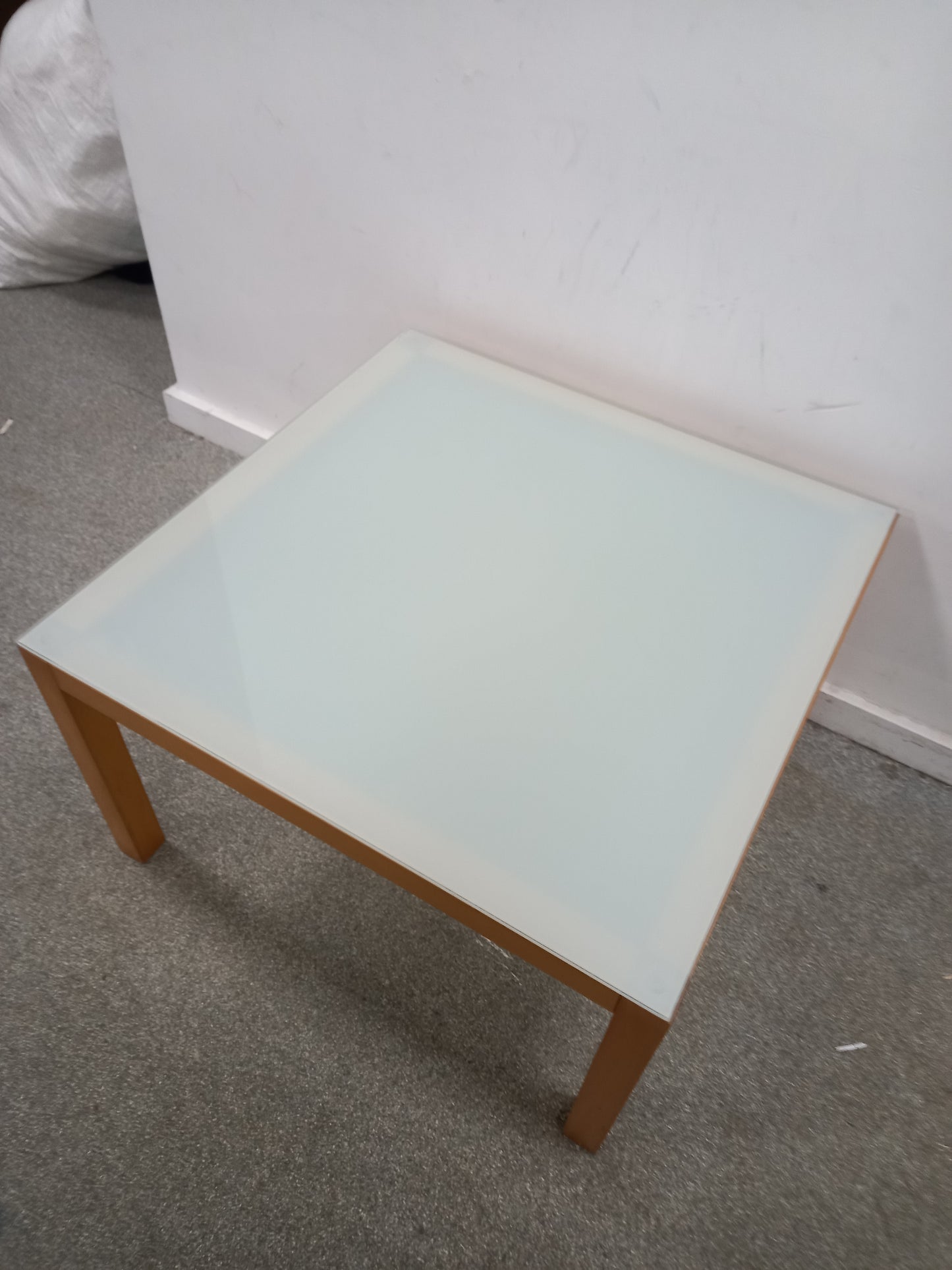 Coffee table (120209)