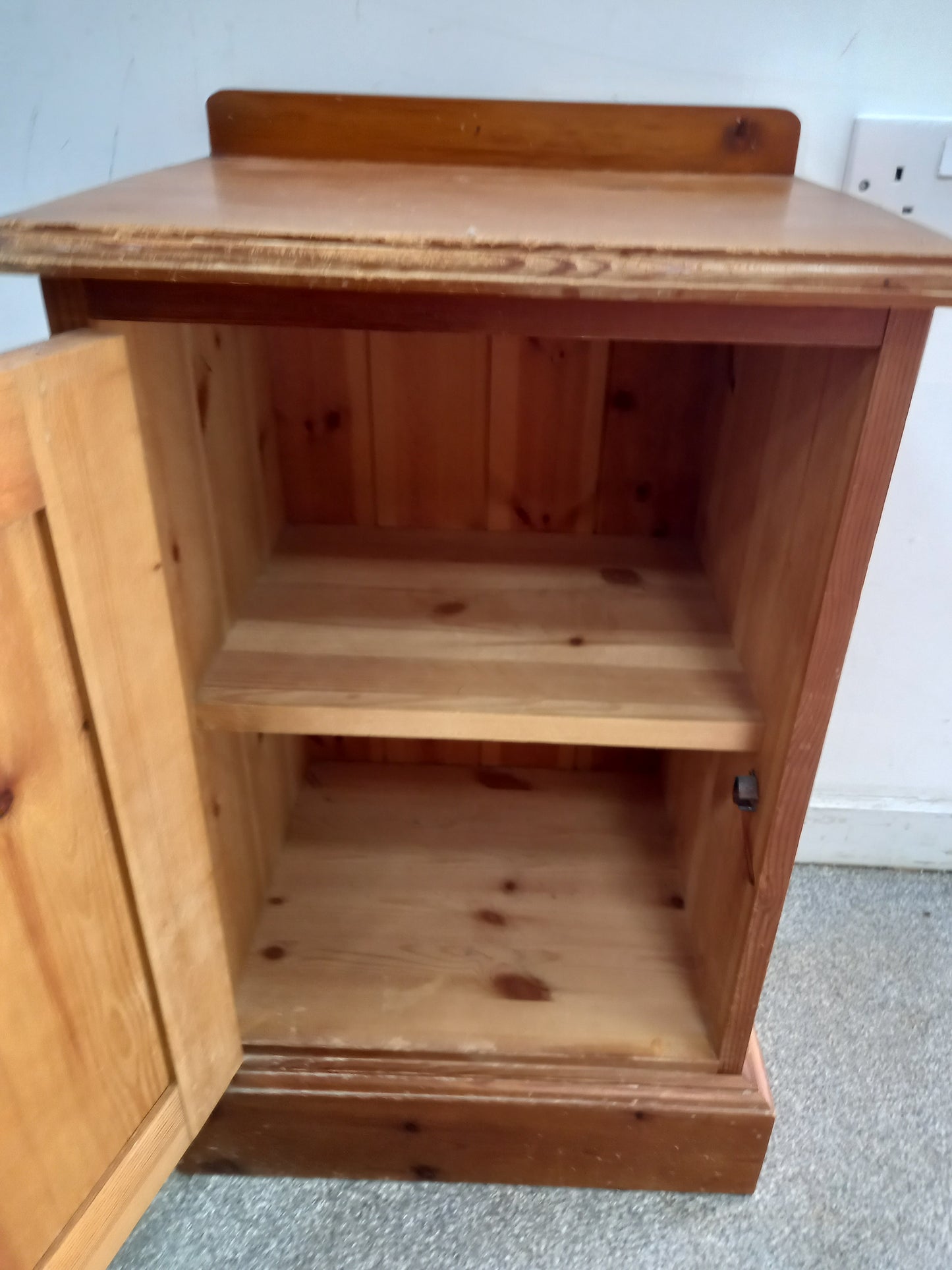 Small Cabinet (210205)