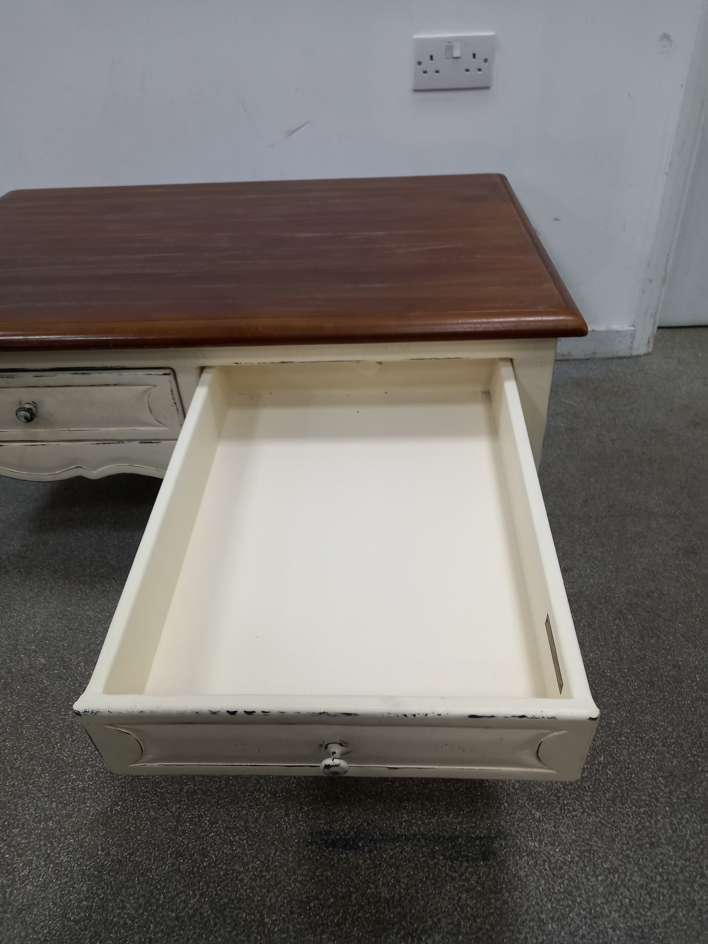 Coffee Table (190204)