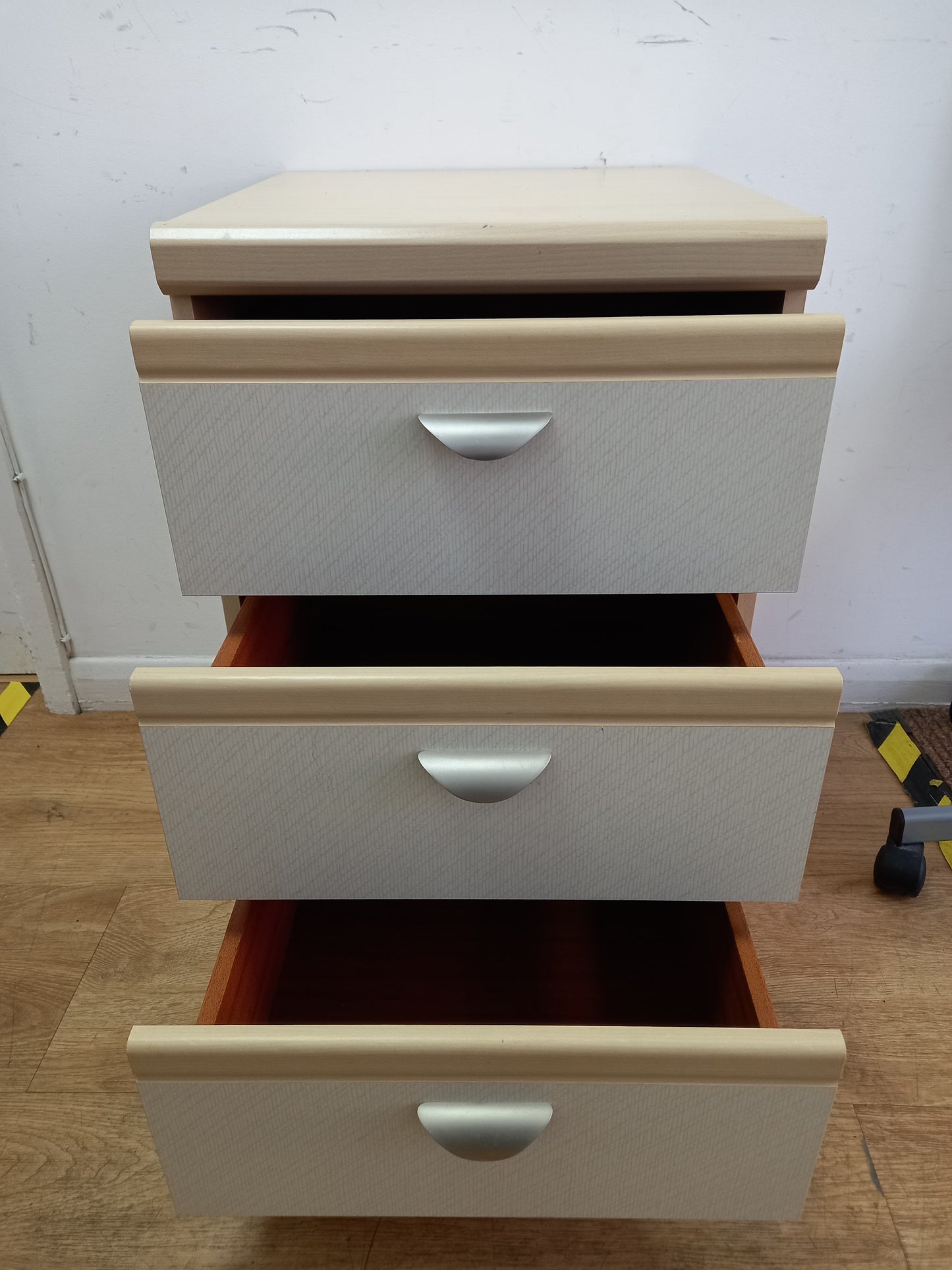 bedside drawers (140101