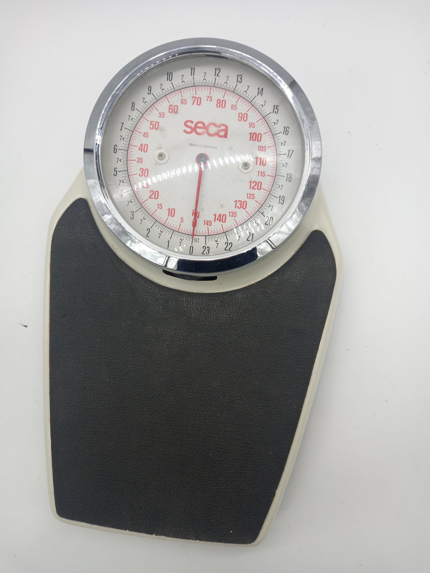 Vintage weight scales (0204)(Q)